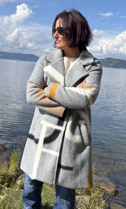 Hovedbilde K&aring;pe kort gr&aring;/brun med kult print