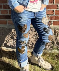 Hovedbilde Jeans med brune hjerter
