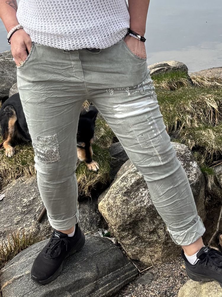 Comfy bukse kakigrønn m/kult print